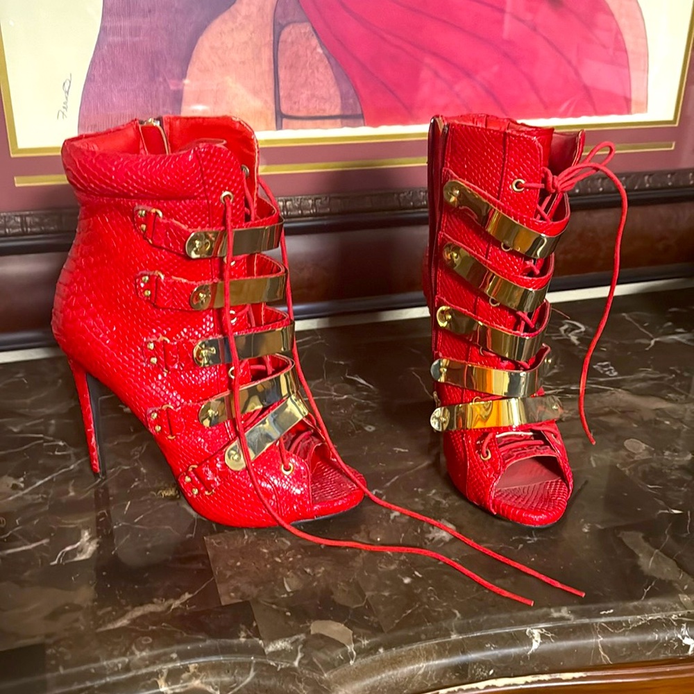 Must watch video very nice Valentine’s Day shoe lady’s size 10